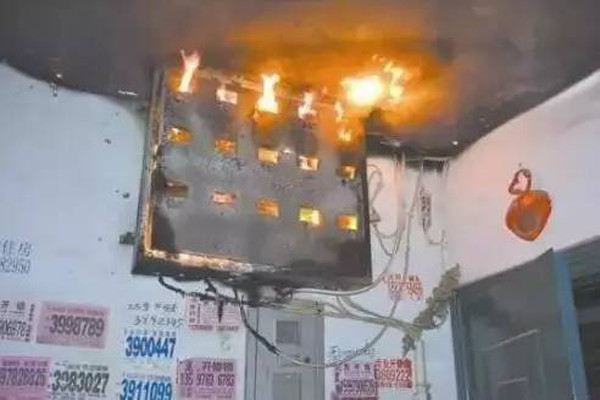 華盛消防炮塔：冬天過年氣氛可以火熱，但是別過火，引起火災(zāi)！